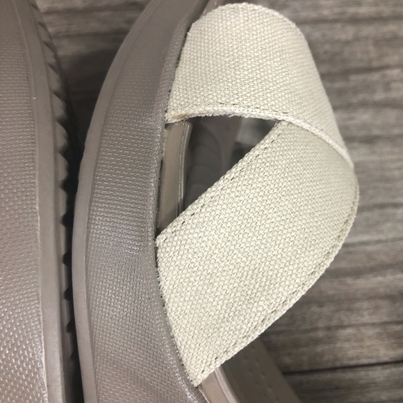 Crocs Leigh II Wedge Sandals sz 9 - Picture 13 of 15